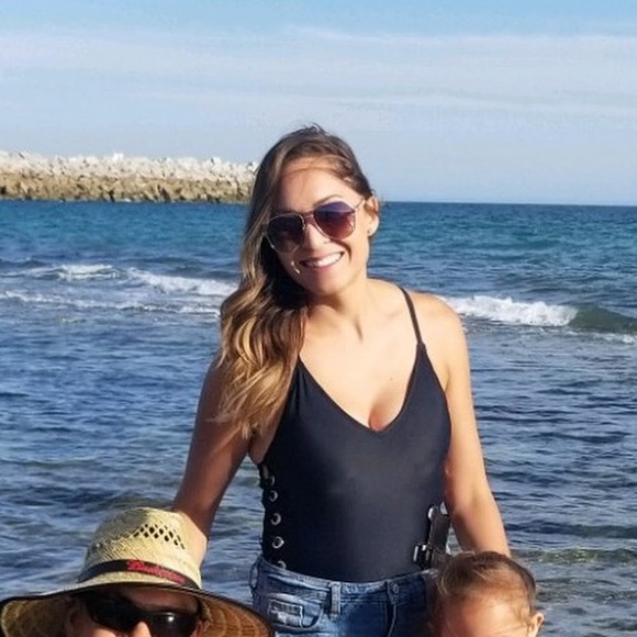 Meet your Posher, Amanda - Picture 1 of 1